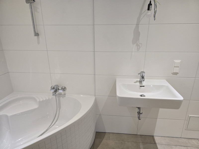 BEREITS VERMIETET!  2700 WR. NEUSTADT-TOPSANIERTE ALTBAUWOHNUNG NÄHE STADTZENTRUM – Bild 9