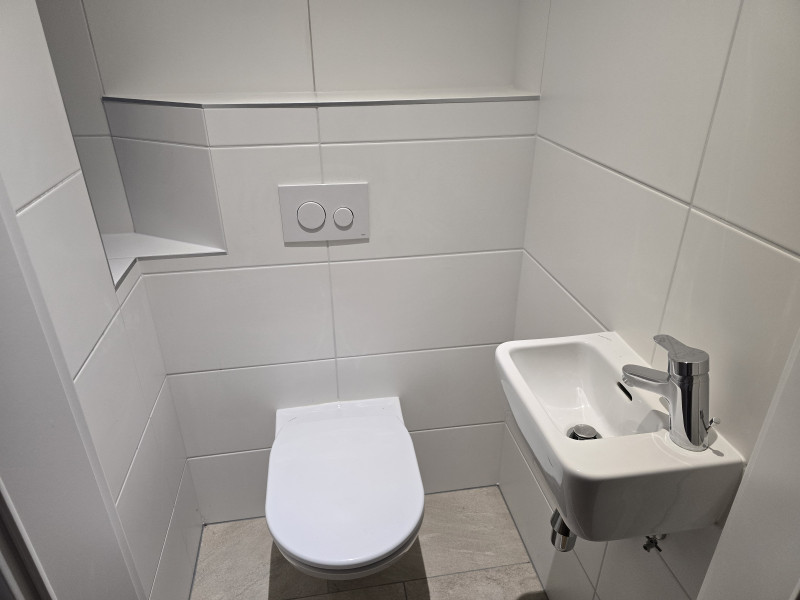 BEREITS VERMIETET!  2700 WR. NEUSTADT-TOPSANIERTE ALTBAUWOHNUNG NÄHE STADTZENTRUM – Bild 11