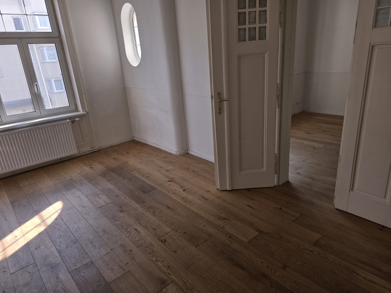 2700 WR. NEUSTADT/NÄHE WASSERTURM - TOPSANIERTE ALTBAUMIETWOHNUNG – Bild 1