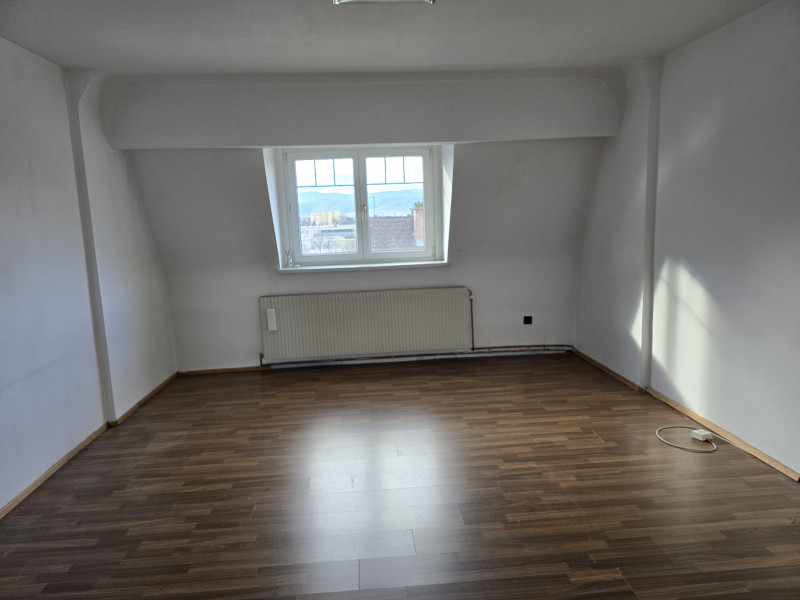2700 WR. NEUSTADT:  DACHGESCHOSSWOHNUNG IN ZENTRUMSNÄHE! – Bild 3