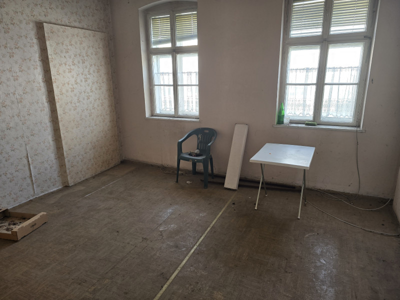 2822 BAD ERLACH:  RENOVIERUNGSBEDÜRFTIGES MEHRFAMILIENHAUS IN ZENTRALER LAGE – Bild 1