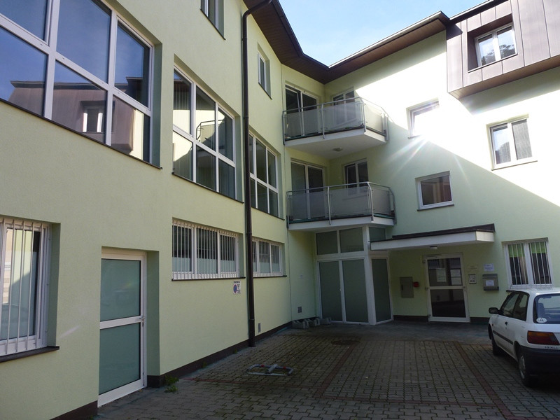 2823 PITTEN- GERÄUMIGE MIETWOHNUNG/LOFT DIREKT IM ZENTRUM!